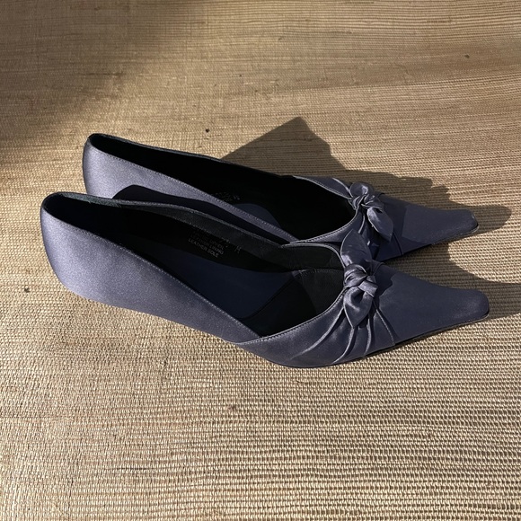 Kenneth Cole kitten heel shoes - Picture 3 of 4